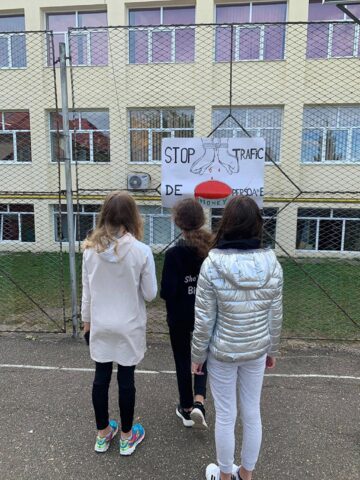 Zeci de elevi de la Colegiul de Artă Suceava au participat la proiectul educațional „Alege libertatea! Trafic de idei bune!”