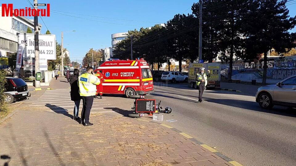 Tânăr cu handicap, care face livrări la domiciliu, acroșat de o șoferiță care nu i-a dat prioritate
