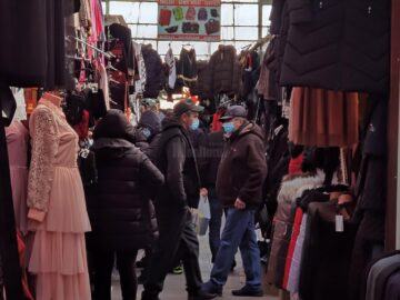 Bazarul Sucevei, marți, cu o zi înainte de implementarea obligativității certificatului verde