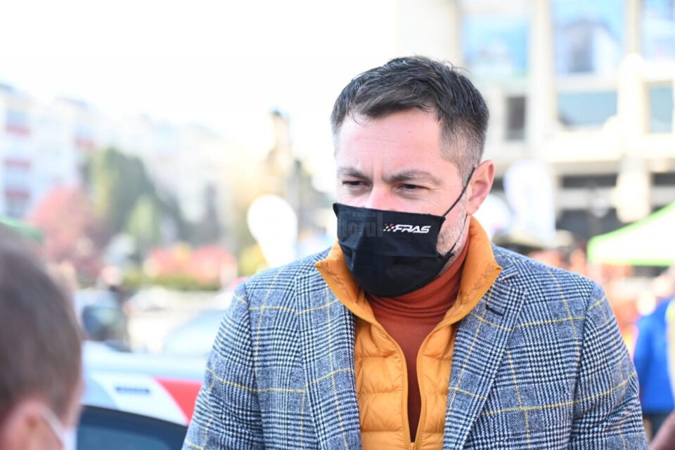 Președintele Federației Române de Automobilism Sportiv, Norris Măgeanu, la Suceava Rally Show - FOTO Artistul