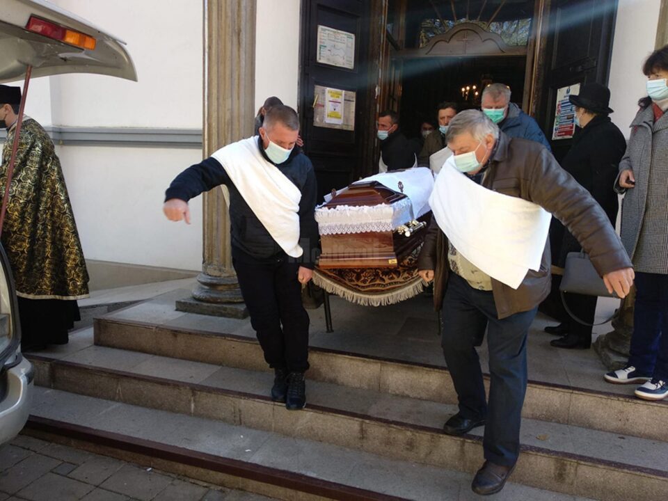 Rudele și cei apropiați i-au fost alături pe ultimul drum