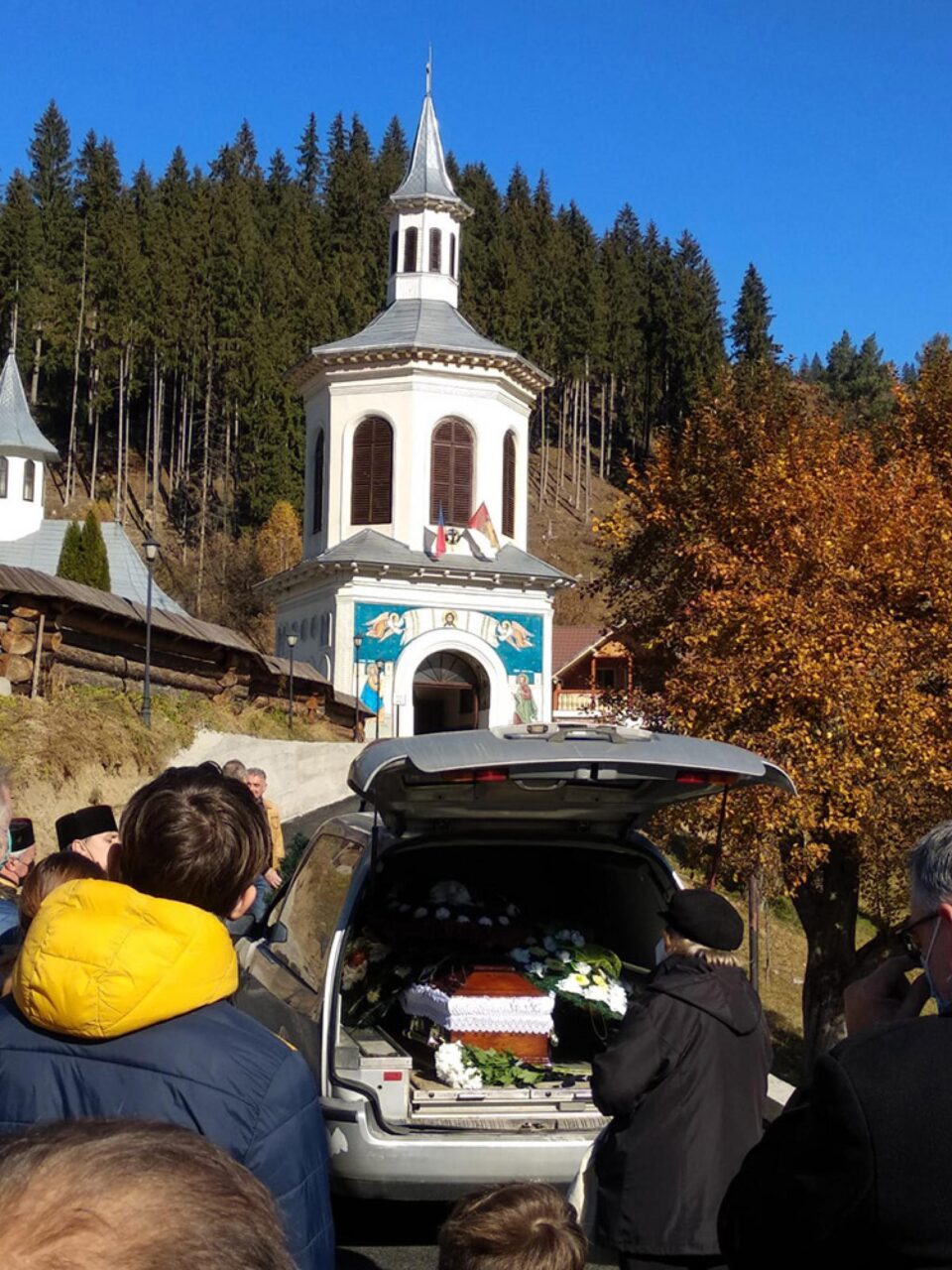 Rudele și cei apropiați i-au fost alături pe ultimul drum