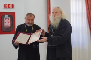 Pr. Nicolae Horga a primit „Ordinul «Sfântul Mare Mucenic Ioan cel Nou de la Suceava»” din partea ÎPS Calinic