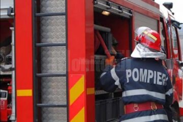 Pompierii spun că incendiul a plecat de la un conductor electric care s-a supraîncălzit
