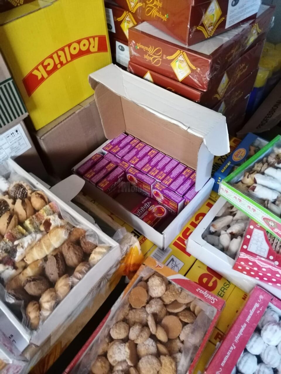 Medicamente, printre tot felul de alte produse