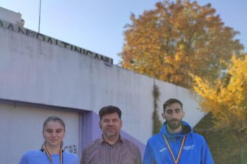 Antrenorul Radu Mihalescu, încadrat de Diana Angelescu și Andrei Gafița