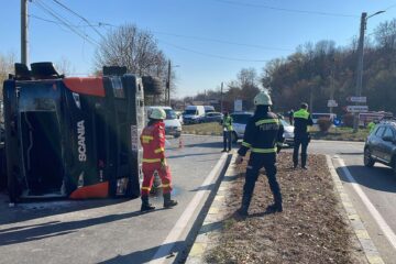 Autotren răsturnat