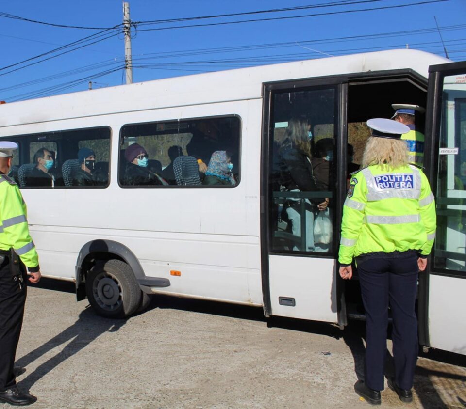 Poliția a verificat modul în care se poartă masca de protecție mijloacele de transport