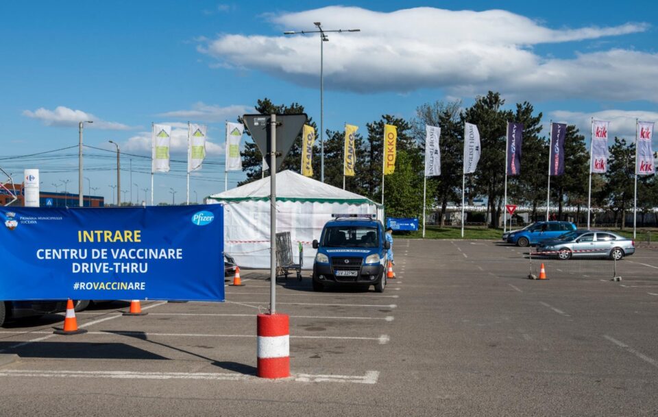 264 de persoane s-au vaccinat la centrul drive-through de la Shopping City Suceava