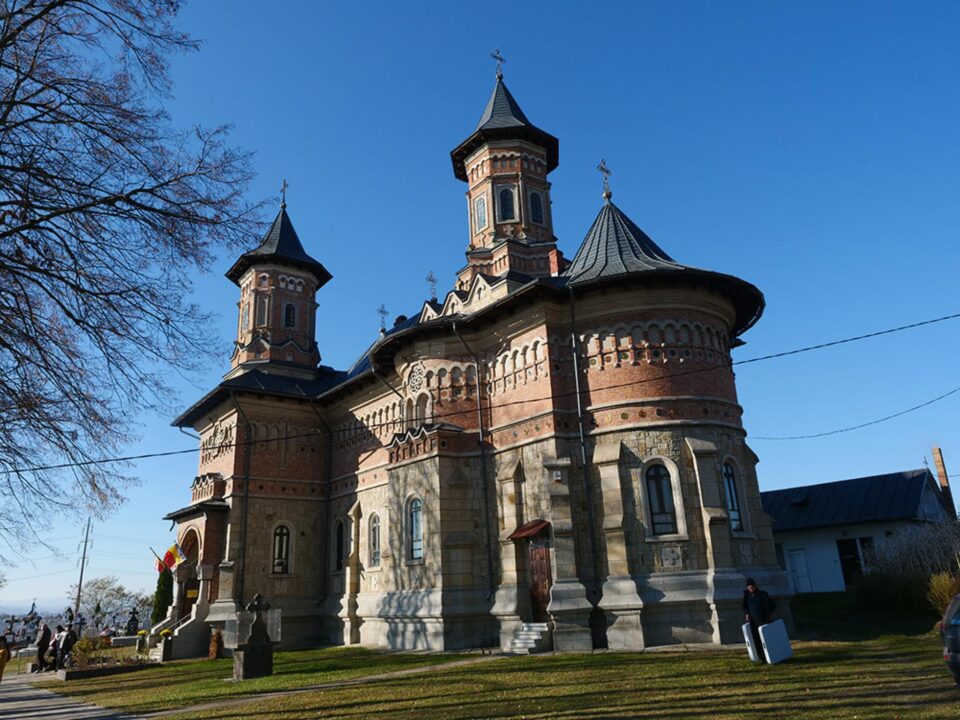 PS Damaschin a sfințit altarul de vară al Parohiei ”Sfânta Treime” din Fântâna Mare