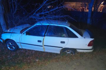 Mașina găsită avariată de polițiști în seara zilei de 28 octombrie