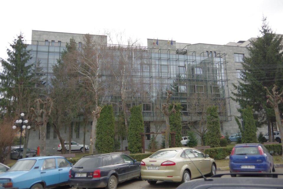 Procurorii Parchetului de pe lângă Tribunalul Suceava au anunțat că au dispus trimiterea în judecată a unui crescător de cai, pentru tentativă de omor Procurorii Parchetului de pe lângă Tribunalul Suceava au anunțat că au dispus trimiterea în judecată a unui crescător de cai, pentru tentativă de omor