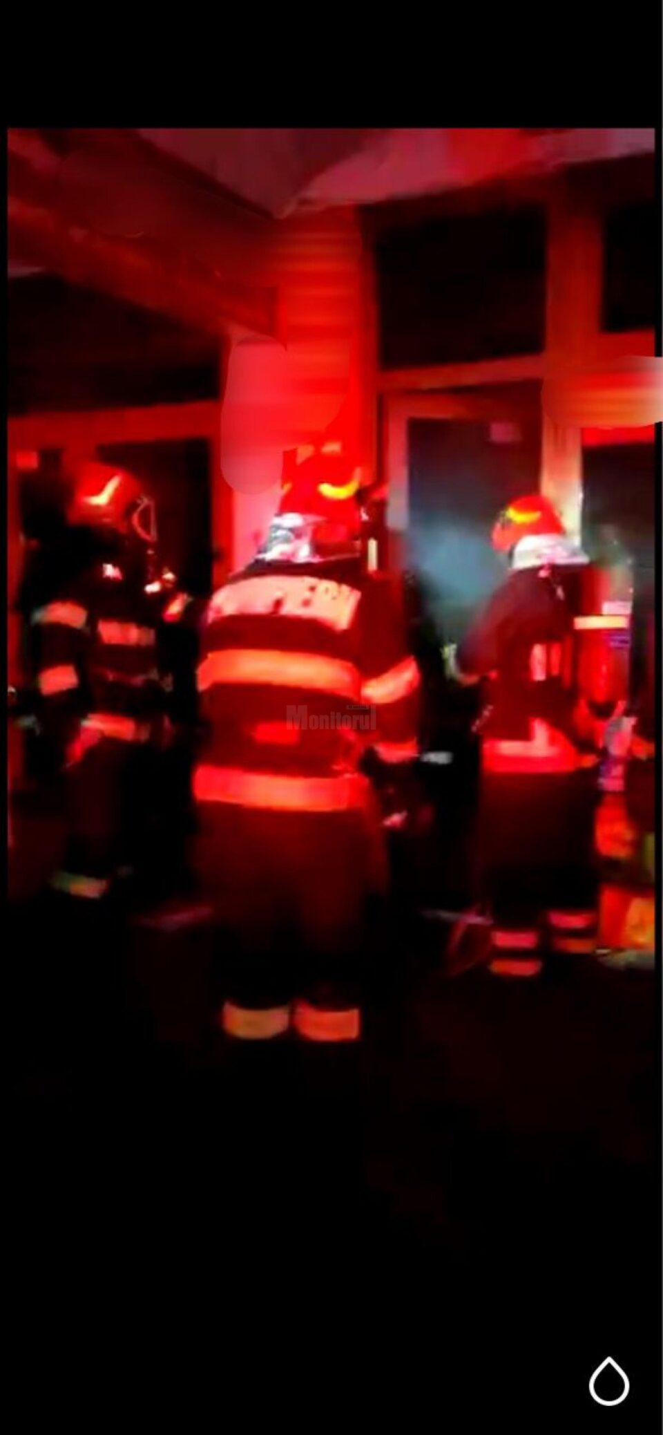 Spațiu comercial din Fălticeni, cuprins de flăcări