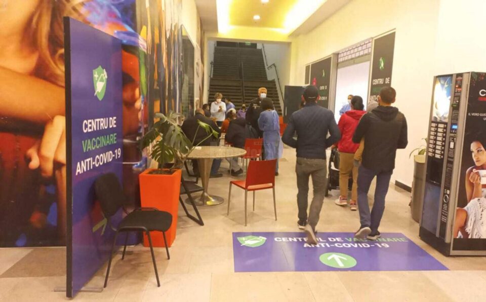 Cei care vor să se imunizeze împotriva Covid la centrul de vaccinare din Iulius Mall nu trebuie să prezinte la intrare certificat verde sau test