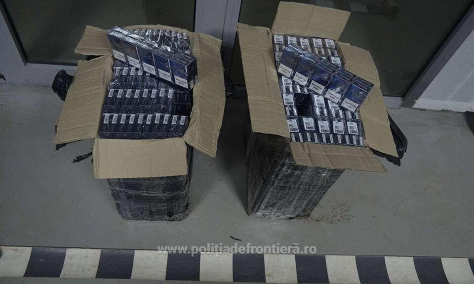 Țigări transportate ilegal peste graniță cu mașina și drona, capturate de polițiștii de frontieră