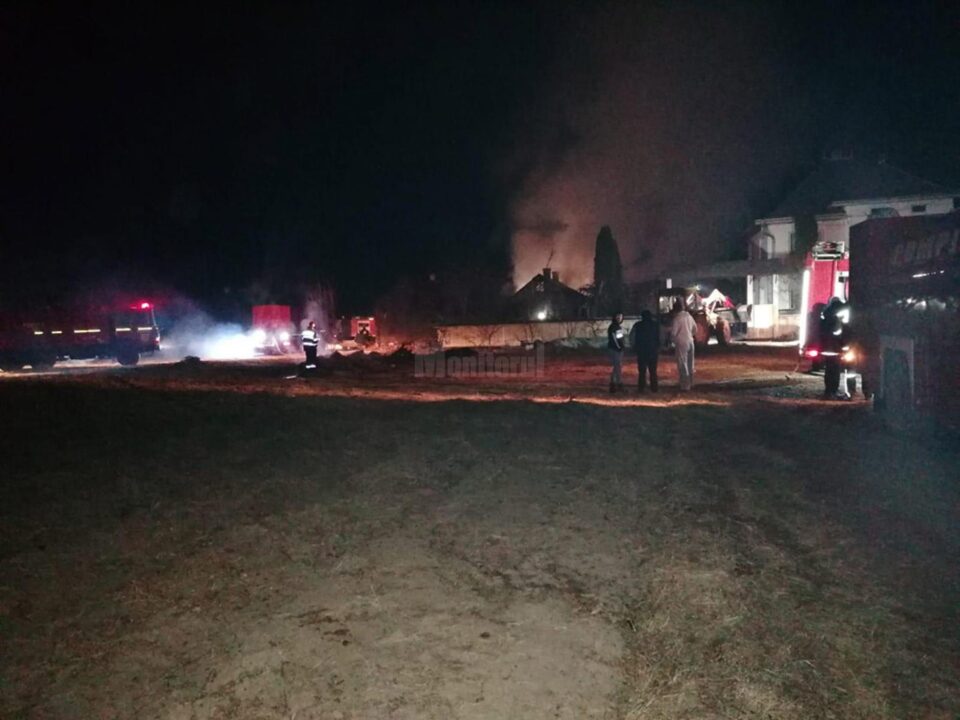 Vaci, porci, păsări și o întreagă gospodărie au ars într-un devastator incendiu