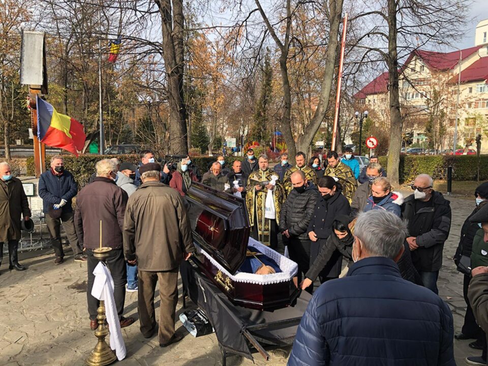 Ceramistul Florin Colibaba a fost condus pe ultimul drum de o mână de rădăuțeni