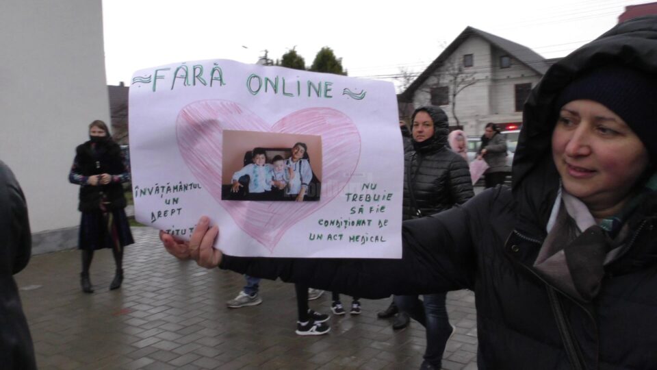 Protest la Marginea, pentru reluarea cursurilor în format fizic la Liceul Tehnologic „Vasile Gherasim”