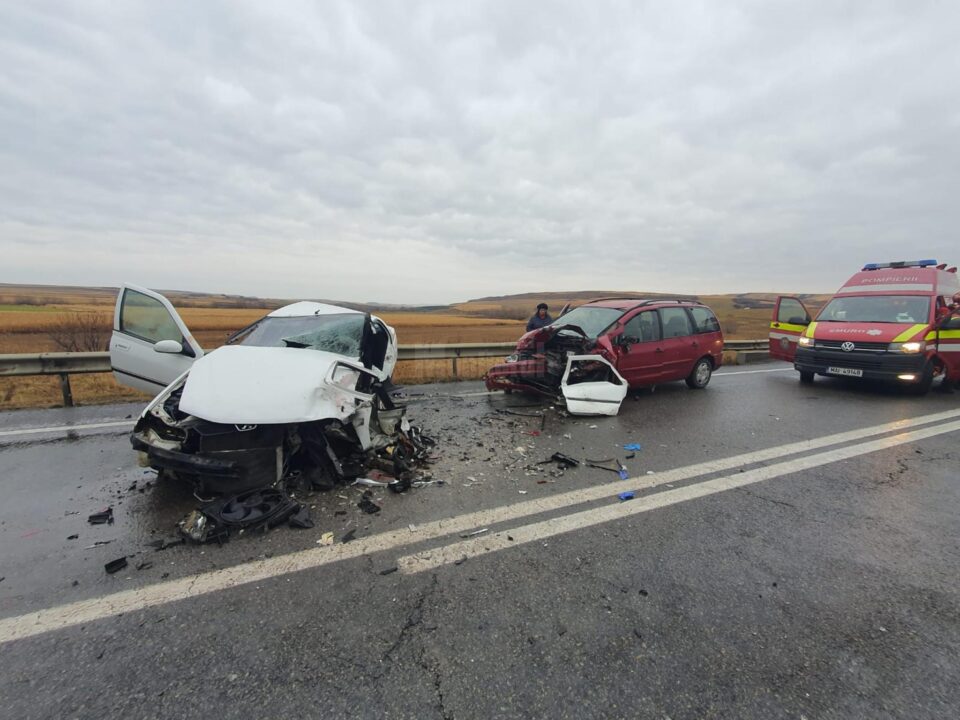 Accident cu patru răniți, la ieșirea din Stroiești spre Ilișești