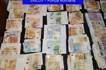 Percheziții la o rețea de contrabandă cu ramificații în patru județe, cu punct de plecare de la Vicovu de Sus