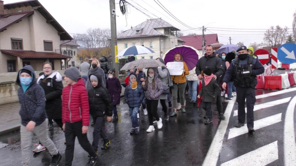 Protest la Marginea, pentru reluarea cursurilor în format fizic la Liceul Tehnologic „Vasile Gherasim”
