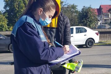 Peste 100 de veste reflectorizante, împărțite bicicliștilor din zona Vicovu de Sus