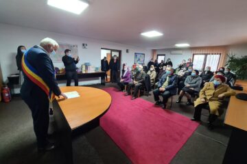 Premierea a avut loc în sala de ședințe a Primăriei Ipotești