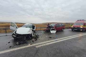 Accident cu patru răniți, la ieșirea din Stroiești spre Ilișești