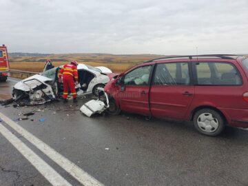Accident cu patru răniți, la ieșirea din Stroiești spre Ilișești