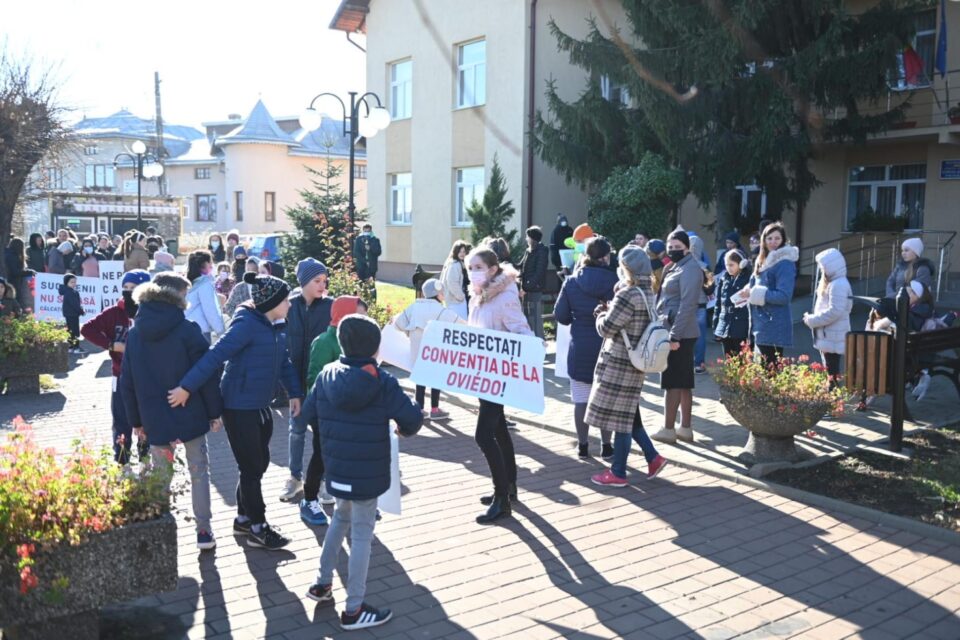 protest deschidere scoala bosanci