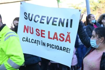 Marș de peste zece kilometri de la Bosanci la Suceava, împotriva învățământului online