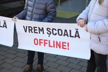 Marș de peste zece kilometri de la Bosanci la Suceava, împotriva învățământului online