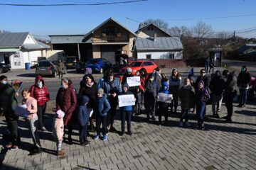 Marș de peste zece kilometri de la Bosanci la Suceava, împotriva învățământului online