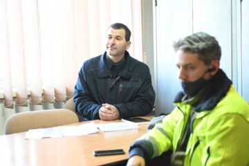 Marș de peste zece kilometri de la Bosanci la Suceava, împotriva învățământului online