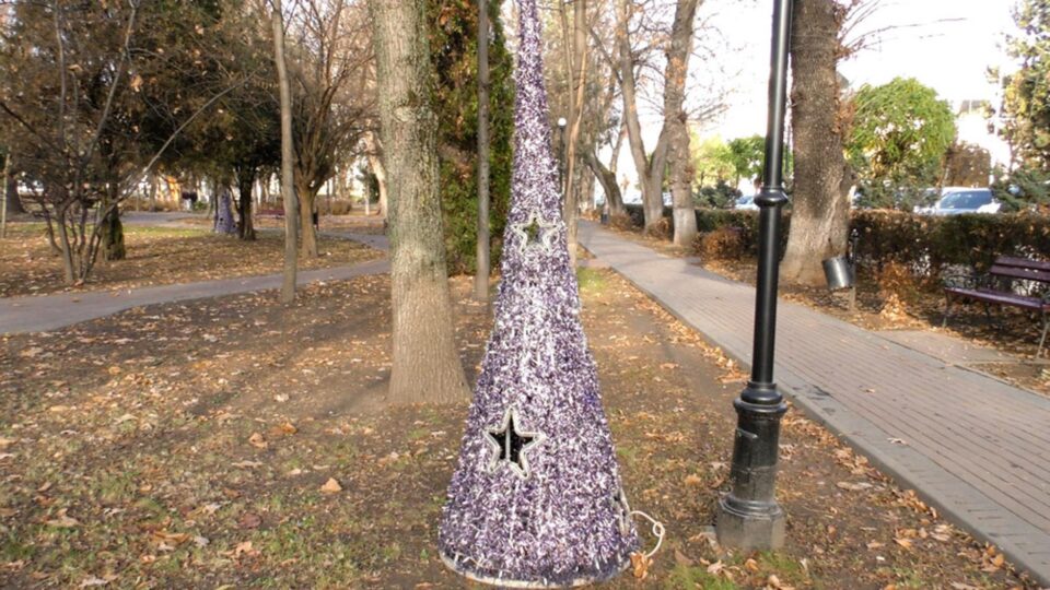 Pregătiri pentru sărbătorile de iarnă în zona centrală a Rădăuțiului