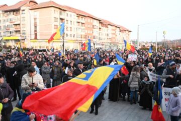Protest „pentru libertate”, contra vaccinului, a certificatului verde și tuturor restricțiilor din pandemie, în centrul Sucevei 1