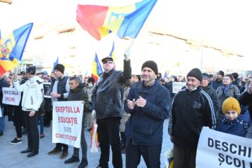 Protest „pentru libertate”, contra vaccinului, a certificatului verde și tuturor restricțiilor din pandemie, în centrul Sucevei