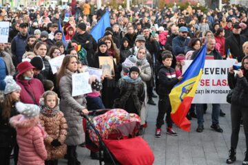 Protest „pentru libertate”, contra vaccinului, a certificatului verde și tuturor restricțiilor din pandemie, în centrul Sucevei