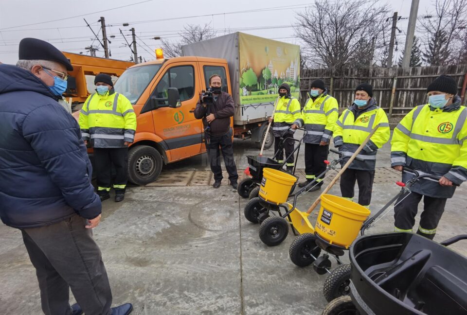 Inspectarea utilajelor de intervenție pentru iarnă, de către conducerea Primăriei Suceava, la baza operatorului Diasil