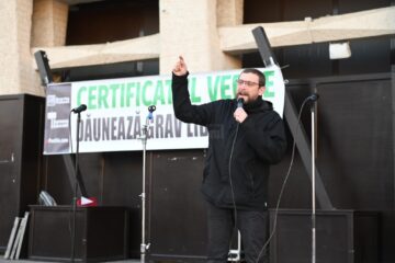 Protest „pentru libertate”, contra vaccinului, a certificatului verde și tuturor restricțiilor din pandemie, în centrul Sucevei