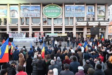 Protest „pentru libertate”, contra vaccinului, a certificatului verde și tuturor restricțiilor din pandemie, în centrul Sucevei