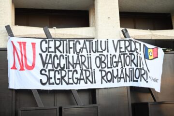 Protest „pentru libertate”, contra vaccinului, a certificatului verde și tuturor restricțiilor din pandemie, în centrul Sucevei