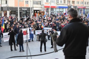 Protest „pentru libertate”, contra vaccinului, a certificatului verde și tuturor restricțiilor din pandemie, în centrul Sucevei
