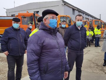 Inspectarea utilajelor de intervenție pentru iarnă, de către conducerea Primăriei Suceava, la baza operatorului Diasil