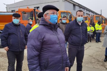 Inspectarea utilajelor de intervenție pentru iarnă, de către conducerea Primăriei Suceava, la baza operatorului Diasil