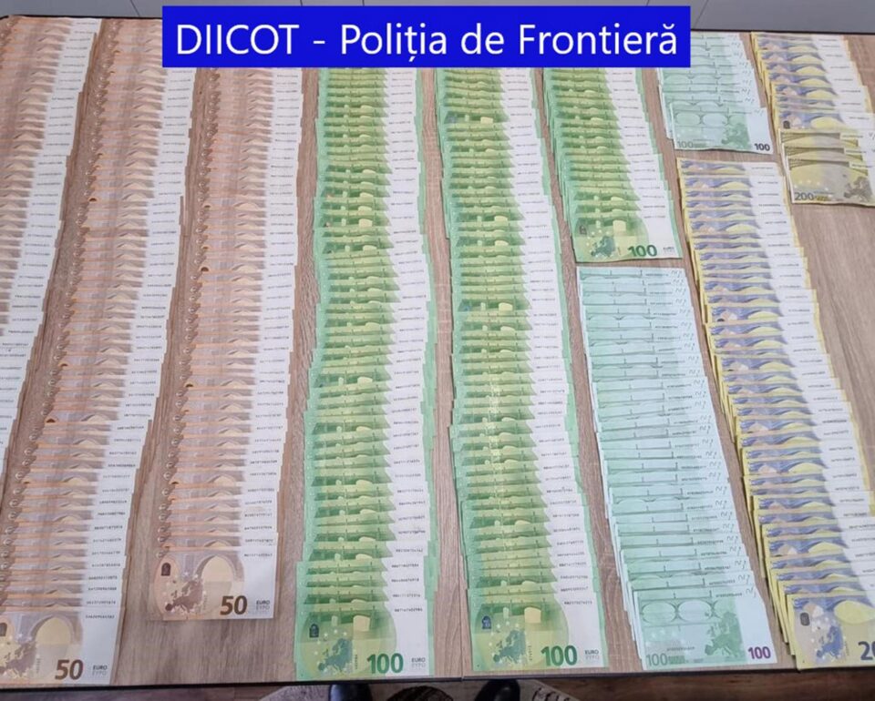 Bani ridicați la percheziții