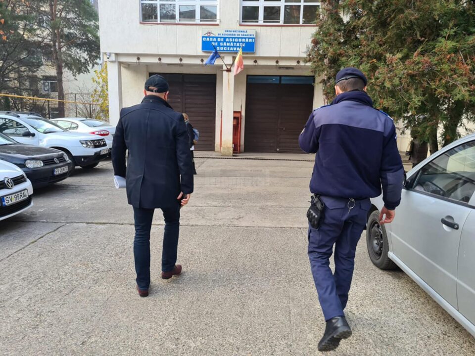 Executorul judecătoresc a mers la sediul CAS Suceava însoțit de jandarmi