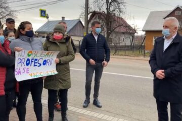 Protest pentru prezență fizică la cursuri, la Școala Gimnazială Nr. 2 Laura - Vicovu de Sus