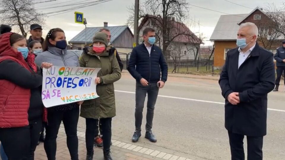 Protest pentru prezență fizică la cursuri, la Școala Gimnazială Nr. 2 Laura - Vicovu de Sus