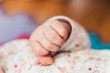O minoră în vârstă de 15 ani, din Cornu Luncii, care a născut acum o lună, a intrat în atenția Protecției Copilului